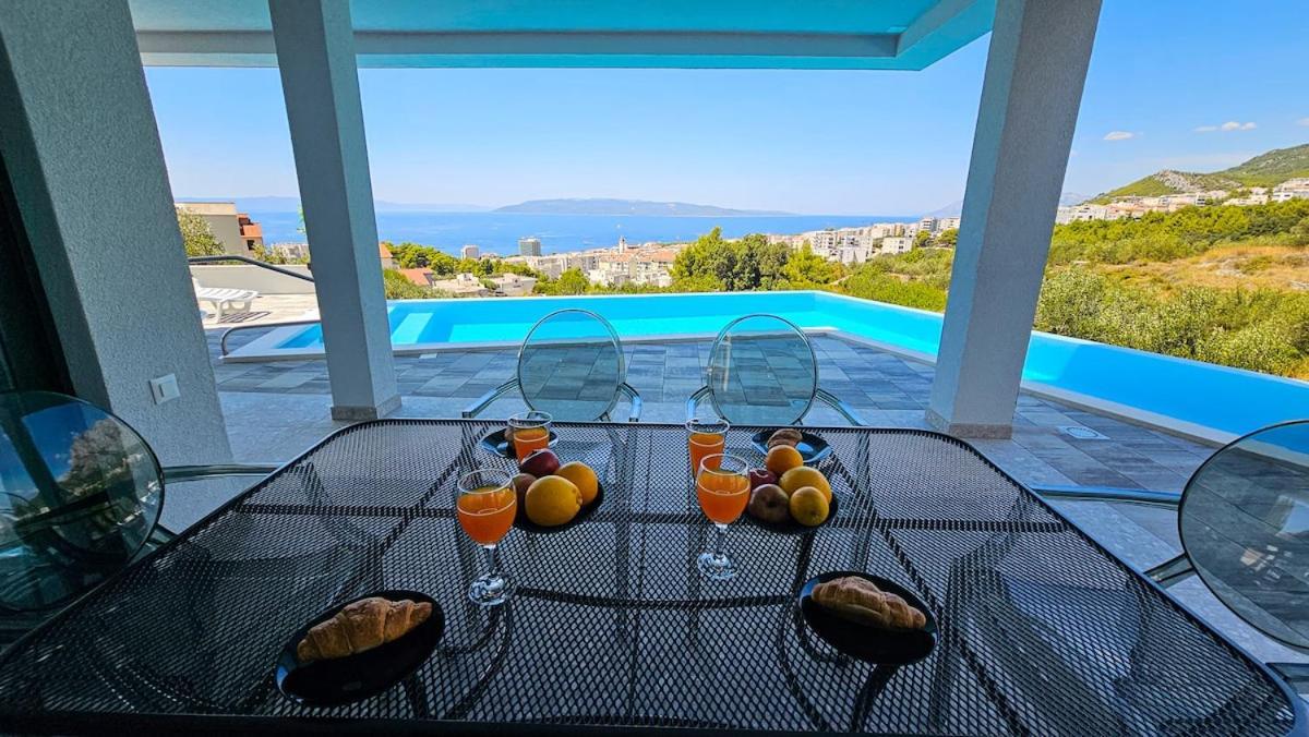 Lamar Super Views In Villa *