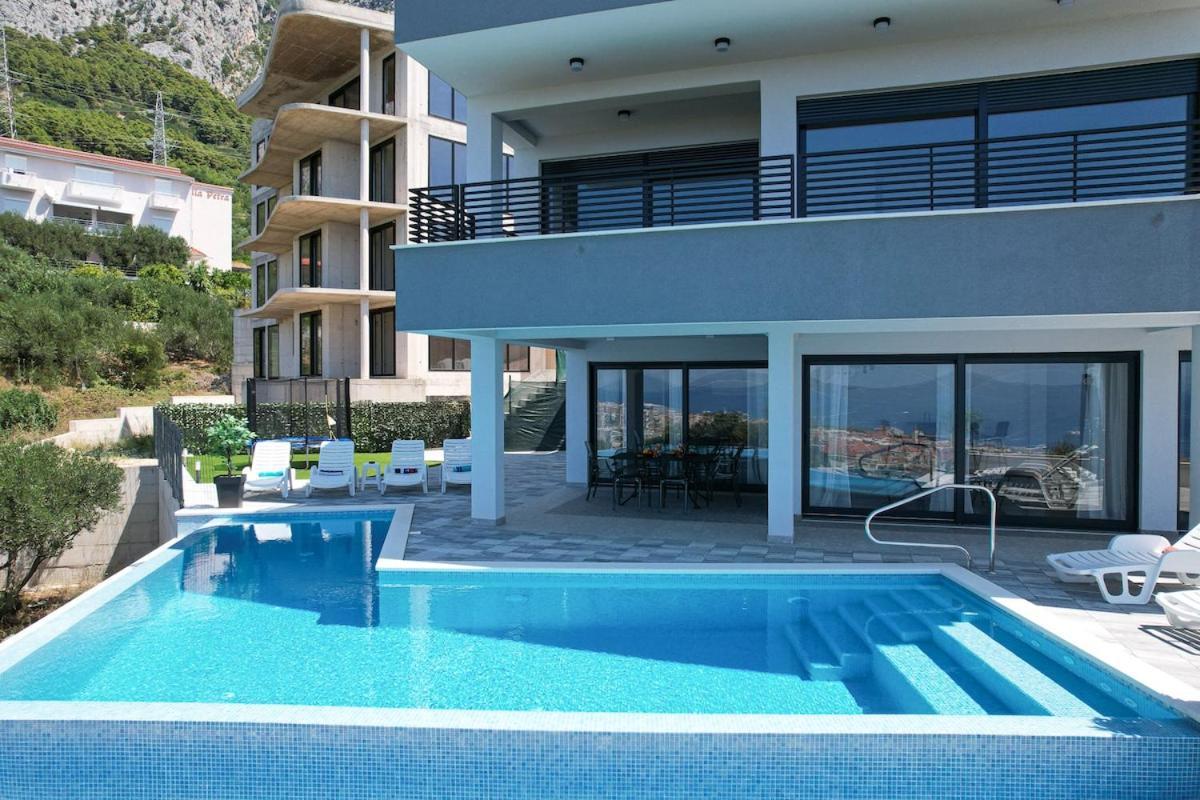 Lamar Super Views In * Makarska