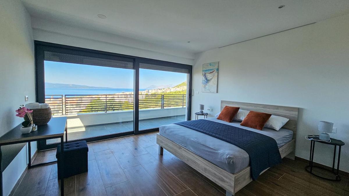 Lamar Super Views In * Makarska