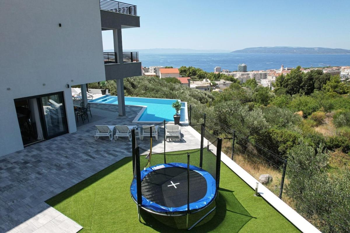 Lamar Super Views In Villa