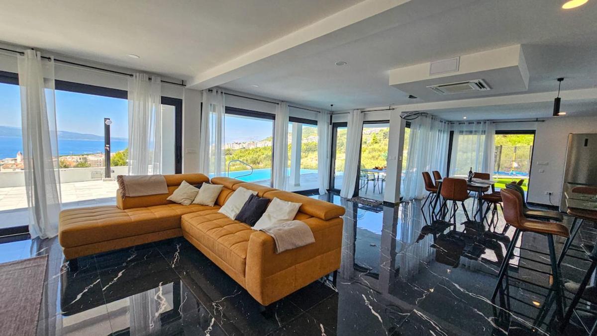 Lamar Super Views In * Makarska