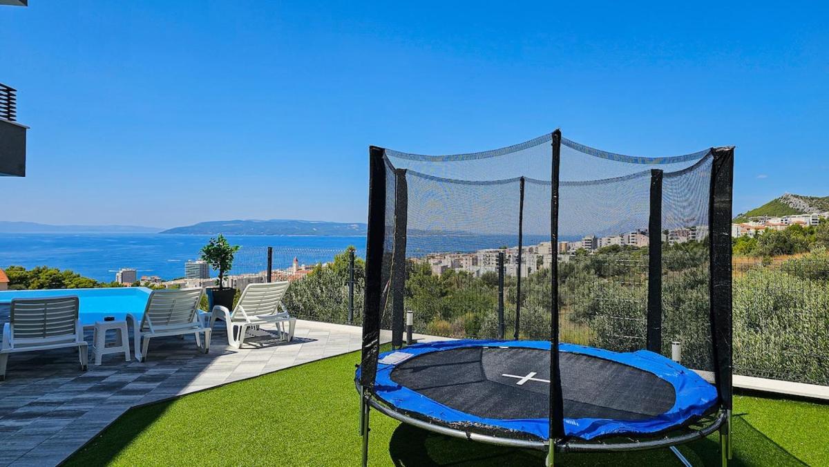 Lamar Super Views In Villa